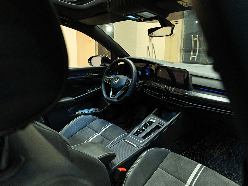 Volkswagen Golf 8 — 2/4
