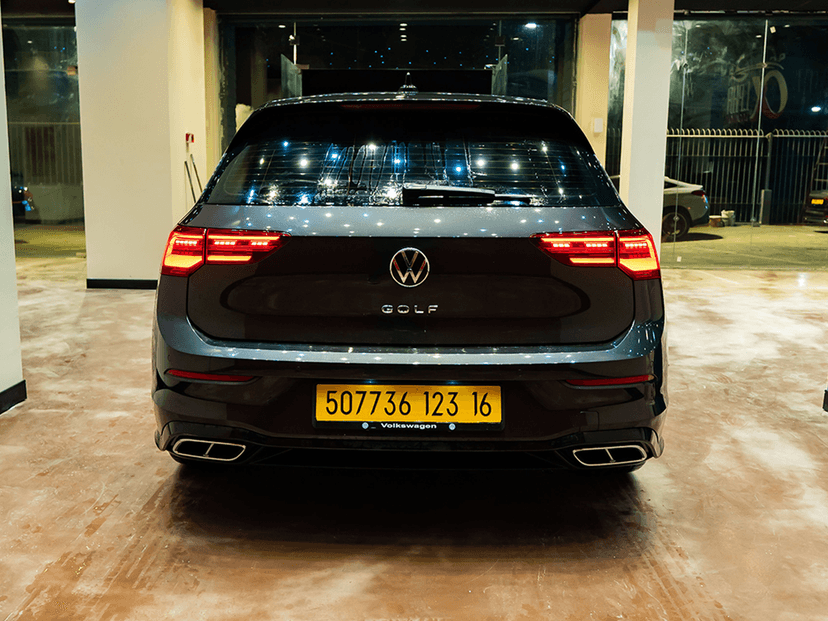 Volkswagen Golf 8 — 3/4
