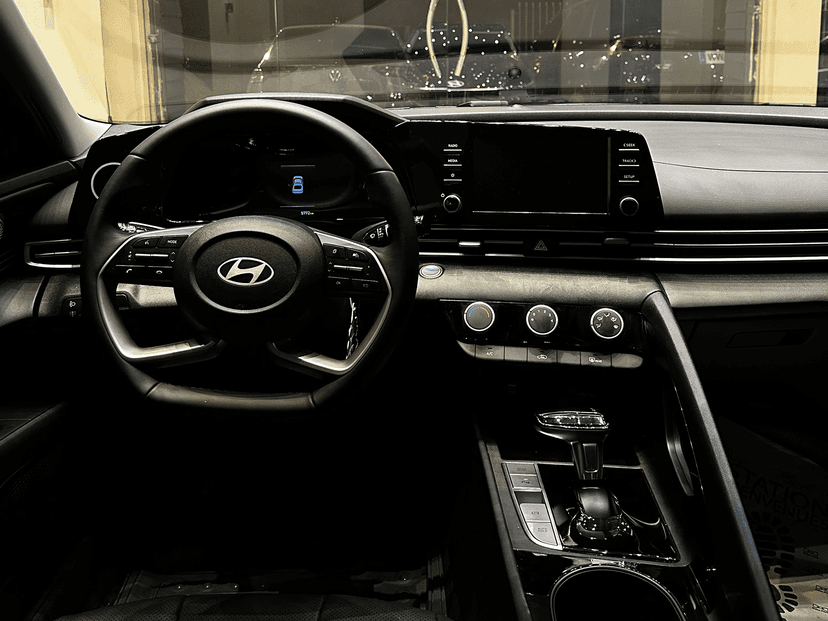Hyundai Elantra — 2/5